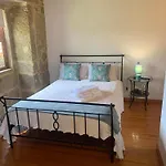 Margarida Villa *